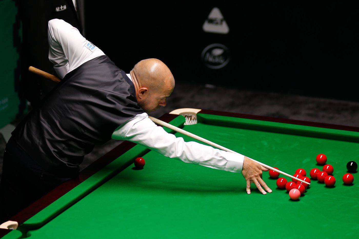 他多次在半 他多次在半